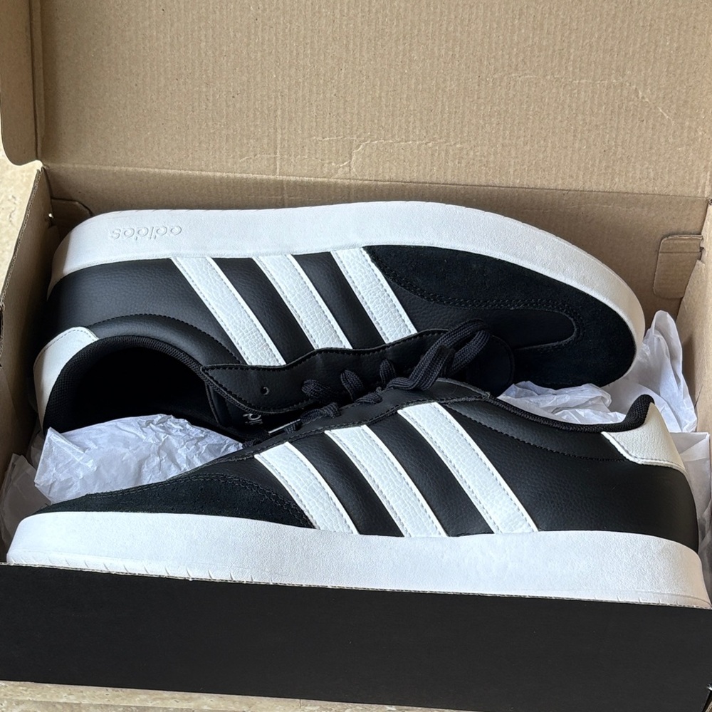 NWB-Men’s Adidas Classic Black and White Trainers-new never worn - Picture 14 of 15